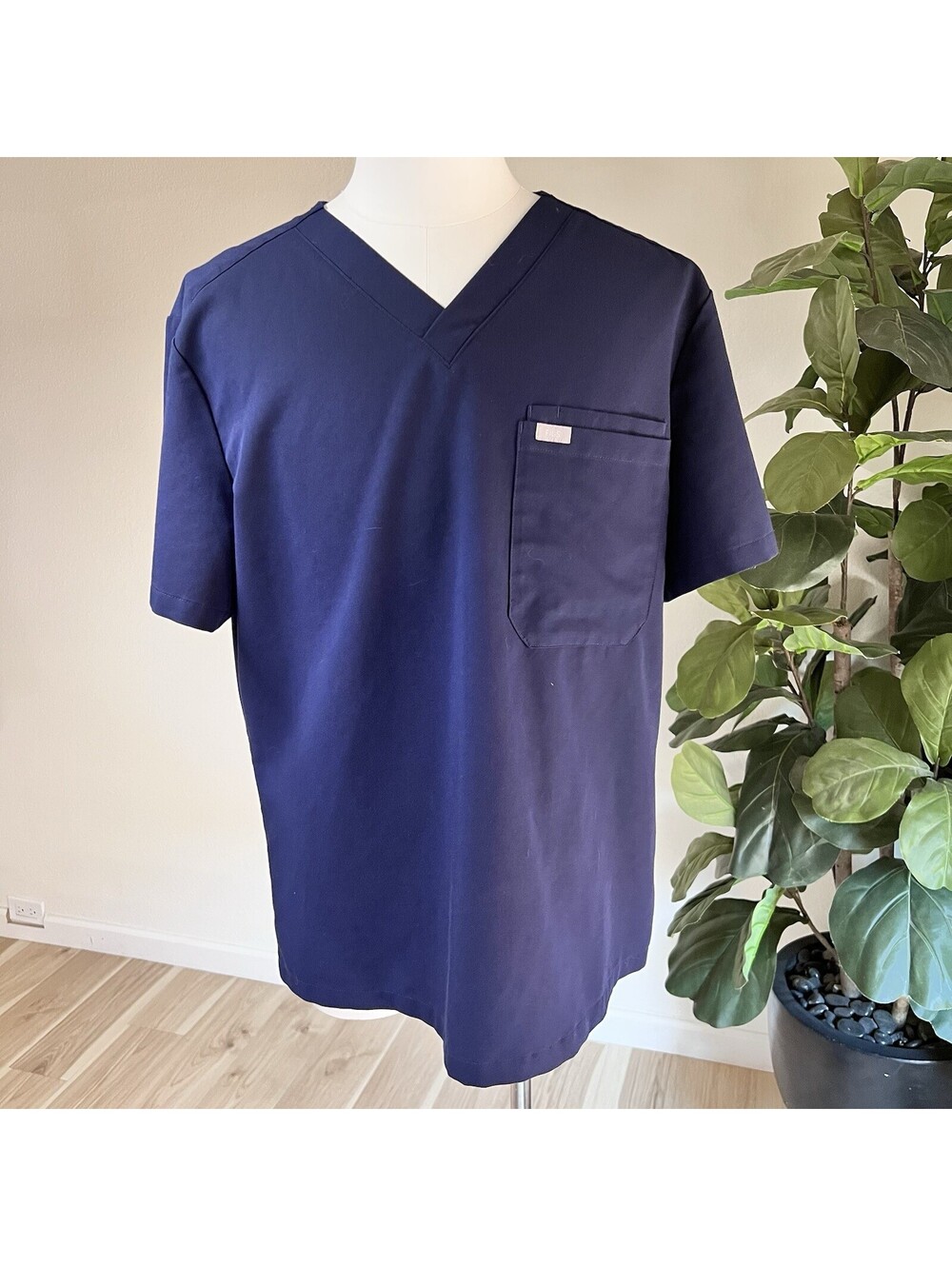 FIGS Leon Men’s 3-Pocket Navy Scrub Top Size XL #M21SW1051